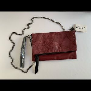 Crossbody or clutch/wristlet
